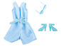 Ein gestreiftes Kleid, blaue Pumps und eine Sonnenbrille für eine Puppe.