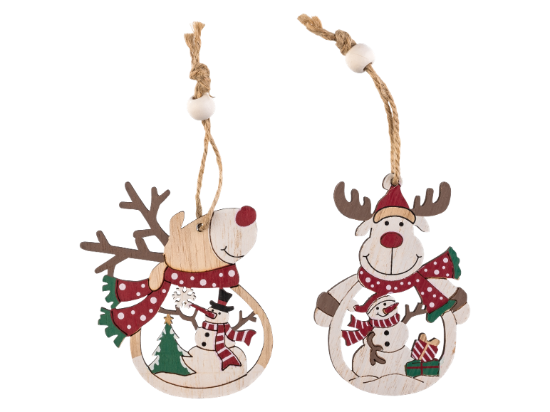Zwei hölzerne Weihnachtsornamente in Rentierform mit Schals und Schneemännern.