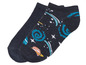 Zwei Paar schwarze Socken mit Weltraum-Motiv.