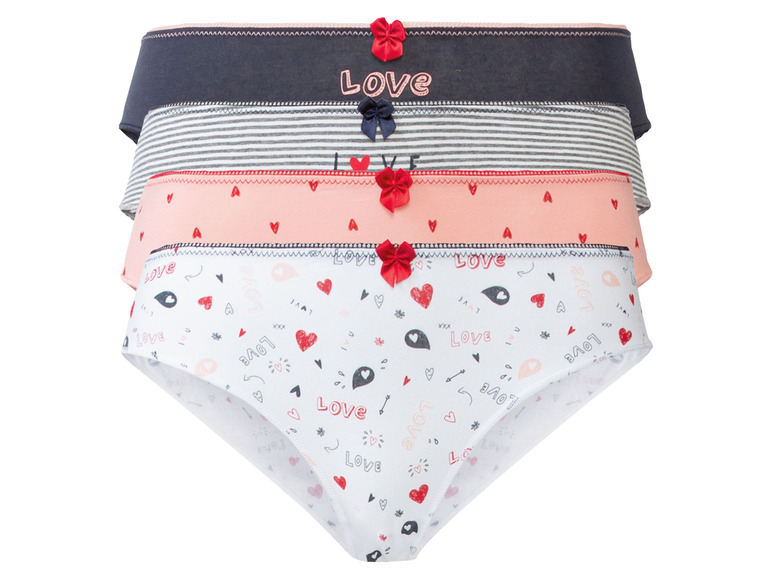 Drei Paar Unterwäsche mit Herzen und 'Love'-Aufdruck.