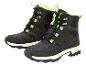Ein Paar schwarze Wanderstiefel mit neongrünen Akzenten.