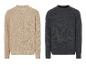 Beige und grauer Strickpullover mit Rundhalsausschnitt.