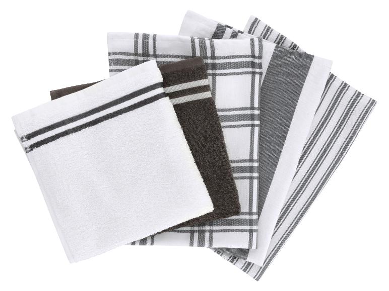 Ein Fächer aus weißen und grauen Küchentüchern mit verschiedenen Mustern.