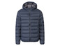 Eine dunkelblaue Steppjacke mit Kapuze.