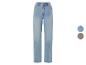 Hellblaue Jeans mit hoher Taille.