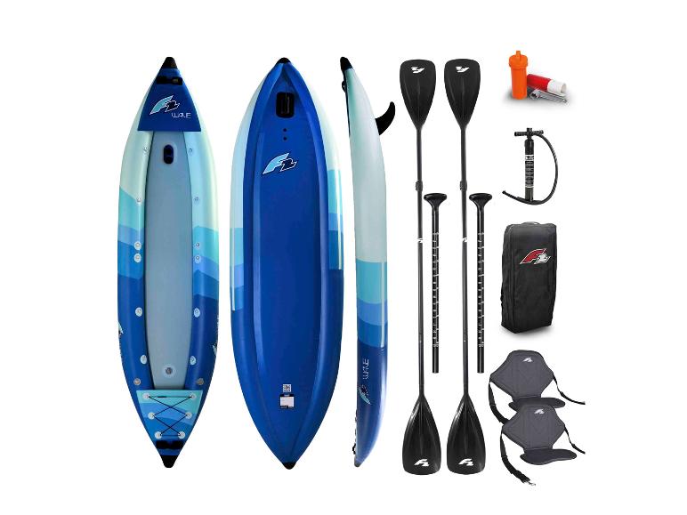Blaues aufblasbares Paddleboard mit Paddeln, Pumpe, Finne, Tasche und Sitzen.