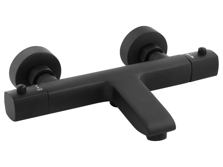 Eine schwarze, matte Thermostat-Duschbatterie.