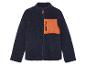 Eine dunkelblaue Fleecejacke mit einer orangefarbenen Brusttasche.