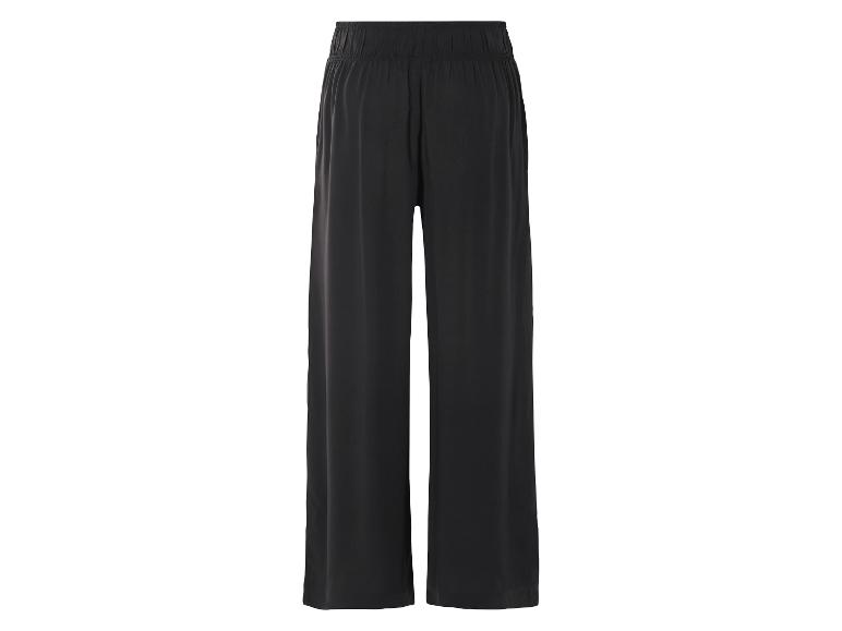 Schwarze, weite Damenhose.