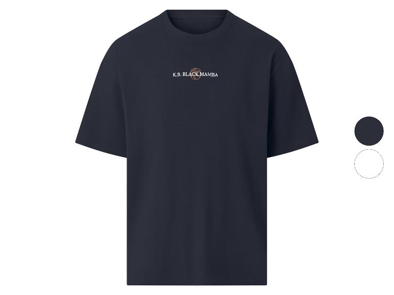 Marineblaues T-Shirt mit Basketball-Grafik und dem Text „K.B. BLACK MAMBA“.