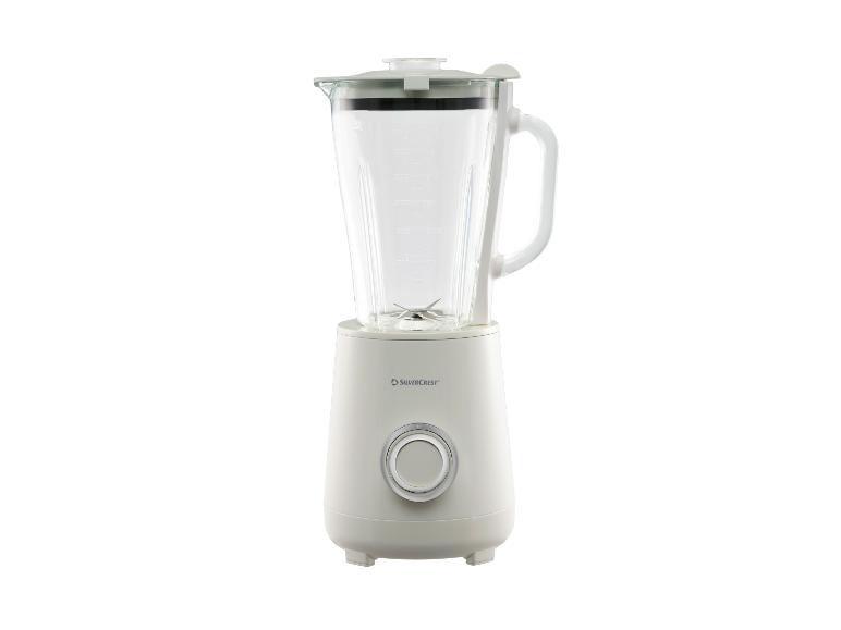 Weißer Mixer mit Glaskanne und silbernem Drehknopf an der Vorderseite.
