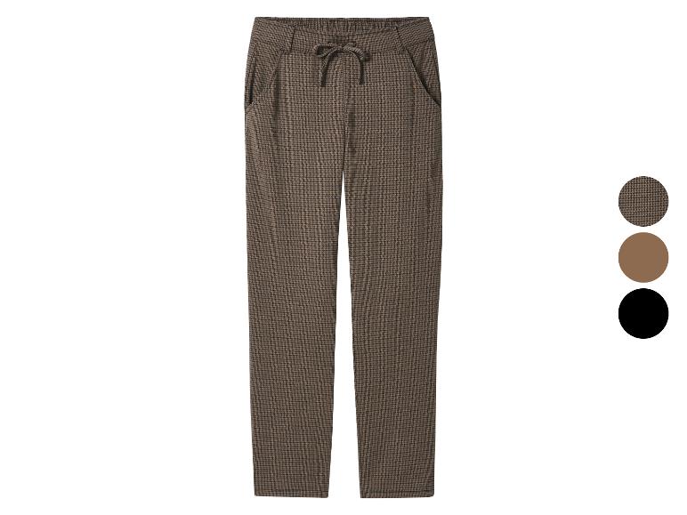 Braune Hose mit Hahnentrittmuster und Kordelzug in der Taille.