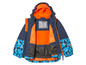 Eine blaue Kinderjacke mit orangefarbenem Futter und einem geometrischen Muster.