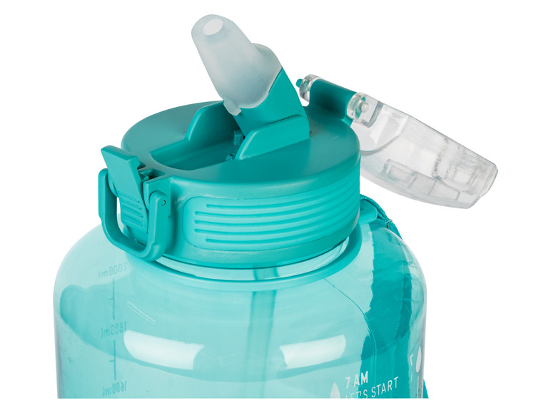 Eine türkisfarbene Wasserflasche mit einem Strohhalm und einem Griff.