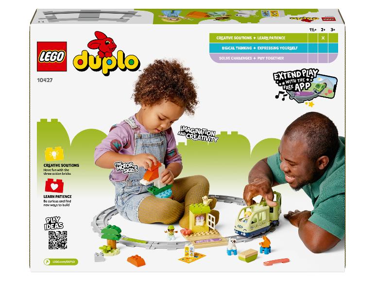 LEGO Duplo Karton mit Kind und Erwachsenem, die mit Zug und Bausteinen spielen.