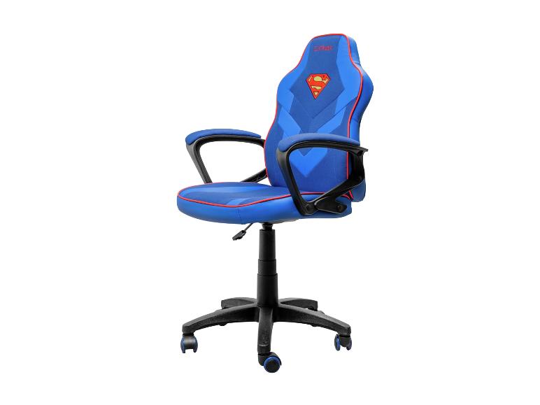 Blauer Gaming-Bürostuhl mit einem rot-gelben Superhelden-Emblem.