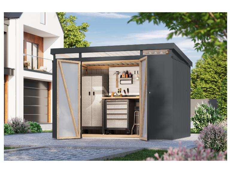 Dunkelgrauer Gartenschuppen mit offenen Türen, der eine Werkbank und Schränke zeigt.
