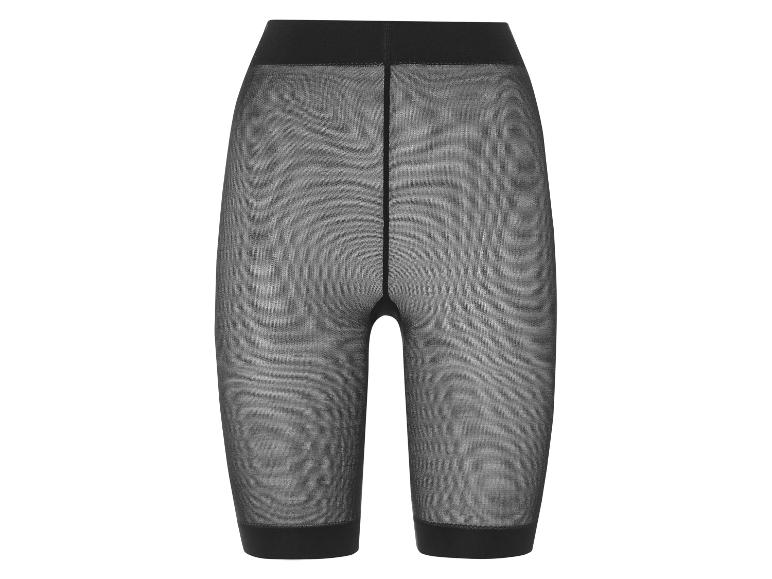 Schwarze, transparente Shorts.