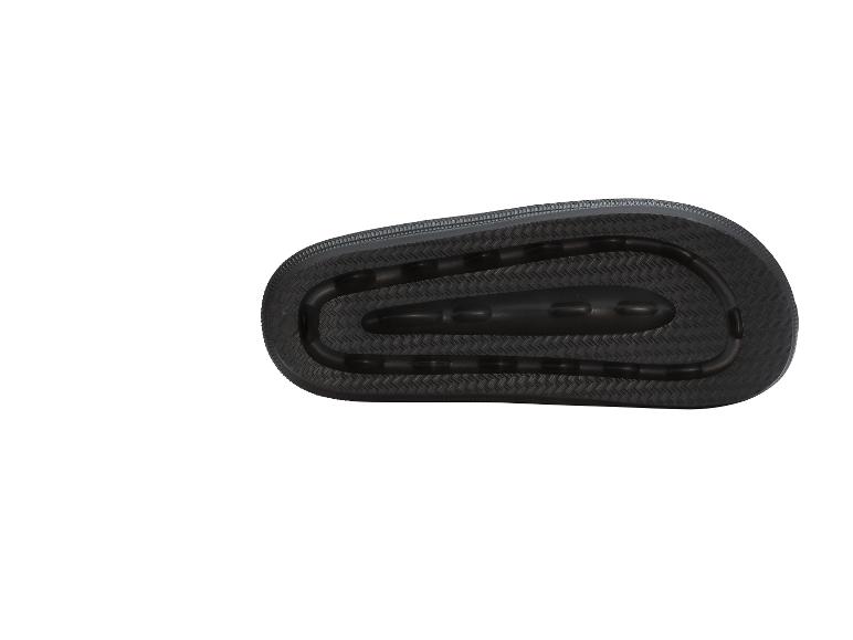 Schwarze Gymnastikmatte mit geprägtem Muster.