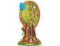 Hölzernes Baum-Aktivitätszentrum mit Zahnrädern, Labyrinthen und Tierfiguren.