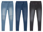 Drei Paar Jeansleggings in Blautönen und Grau.
