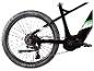 Schwarz-grünes E-Mountainbike mit sichtbarem Hinterrad, Kassette und Kurbelgarnitur.