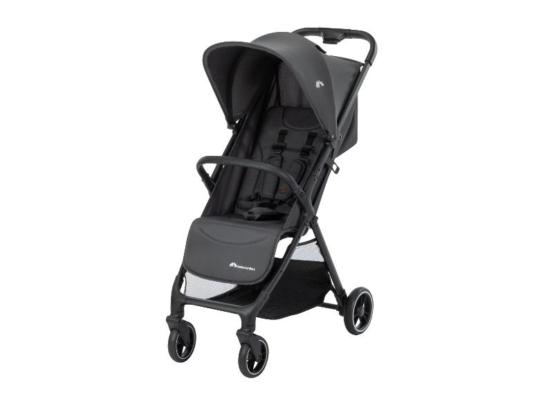 Schwarzer Kinderwagen mit Verdeck und Fünfpunkt-Sicherheitsgurt.