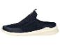 Marineblauer Mesh-Slipper-Sportschuh mit beiger Sohle.