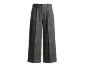 Graue weite Hose mit Bundfalten und hohem Bund.