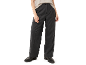 Dunkelgraue weite Damenhose mit Bundfalten und schwarzen Loafern.