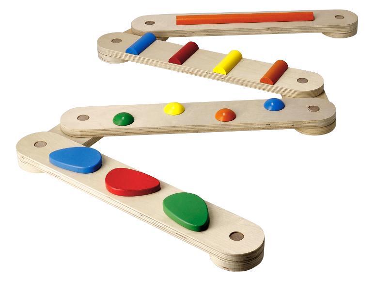 Holzspielzeug mit verschiedenen Formen und Farben, auf einer Gelenkstruktur angeordnet.