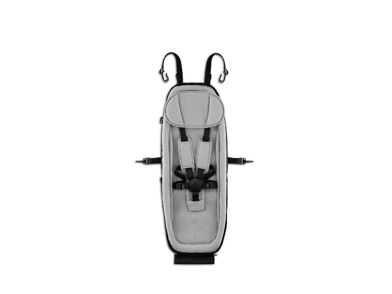 Graue Kinderwagenauflage mit Sicherheitsgurten und schwarzen Riemen