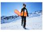 CRIVIT Damen Freeridejacke, Snowboard und Skibekleidung in verschneiter Berglandschaft.