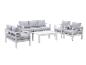 Weißes Outdoor-Möbelset mit einem Dreisitzer-Sofa, zwei Sesseln und einem Couchtisch.