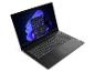 Schwarzer Laptop mit geöffnetem Bildschirm, der das Windows-Betriebssystem anzeigt.