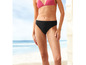 Schwarzer Bikini-Höschen am Strand.
