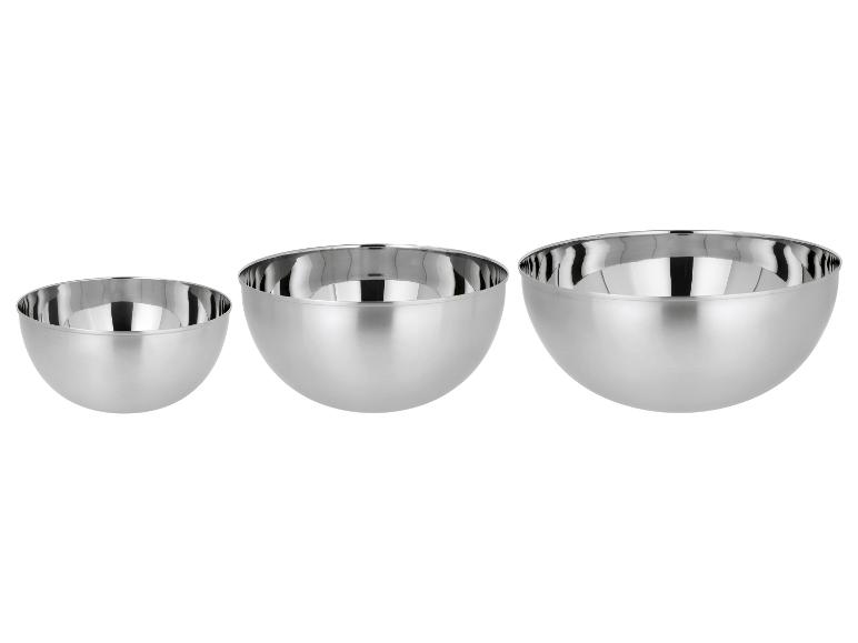 Set aus drei Edelstahlschüsseln in verschiedenen Größen.