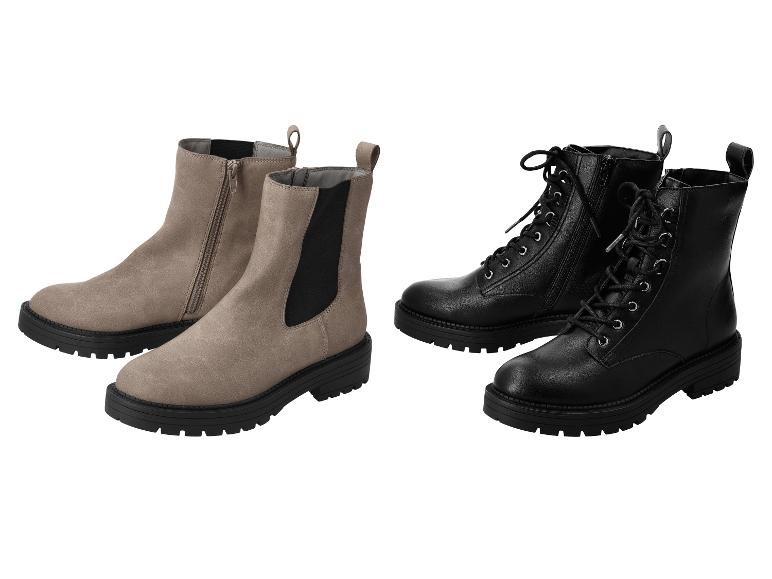 Zwei Paar Damen-Stiefeletten: beige Chelsea Boots und schwarze Schnürstiefel.