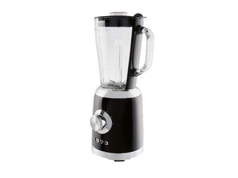 Schwarzer Standmixer von SILVERCREST® mit Chromelementen.