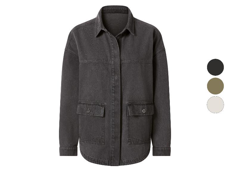 Dunkelgraues Jeanshemd mit Taschen und drei Farbmustern.