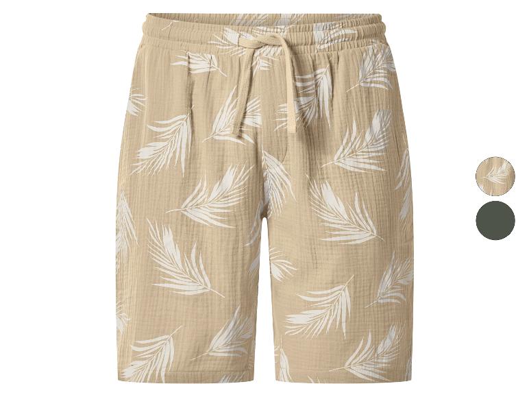 Beige Leinen-Shorts mit weißem Blättermuster und verstellbarem Kordelzug.