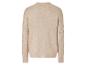 Beigefarbener Strickpullover mit Zopfmuster an den Ärmeln.