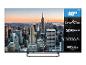 40-Zoll-Fernseher mit 2K Full HD Auflösung und Dolby Audio, vor einer Stadtkulisse.