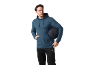 Mann in blauem Sport-Kapuzenpullover und schwarzer Hose hält einen Ball