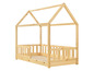 Ein hölzernes Kinderbett in Form eines Hauses.