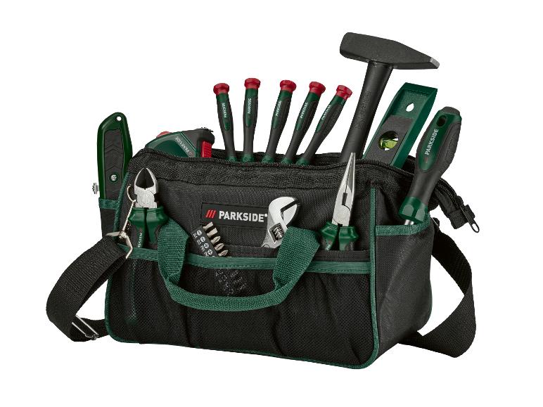 PARKSIDE Werkzeugtasche mit Hammer, Wasserwaage, Schraubendrehern und weiteren Werkzeugen.