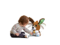 Baby spielt mit einem interaktiven, musikalischen VTech Hund.