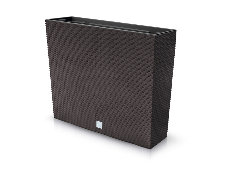 Ein brauner, rechteckiger Blumentopf mit einem geflochtenen Design.