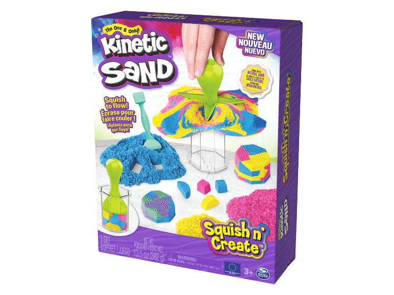 Kinetic Sand „Squish n' Create“-Set mit Werkzeugen und Formen zum Fließen und Gestalten.