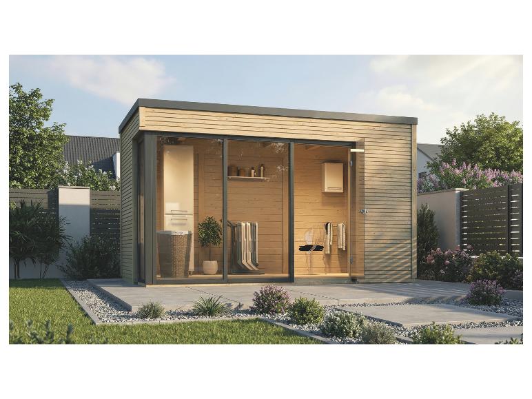 Gartenhaus aus Holz mit Glasschiebetüren, Wäschekorb und Regalen.